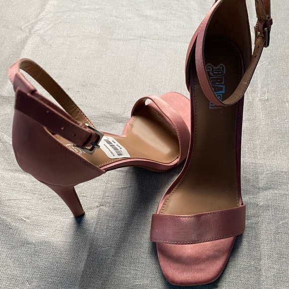 high heels - Picture 2 of 2